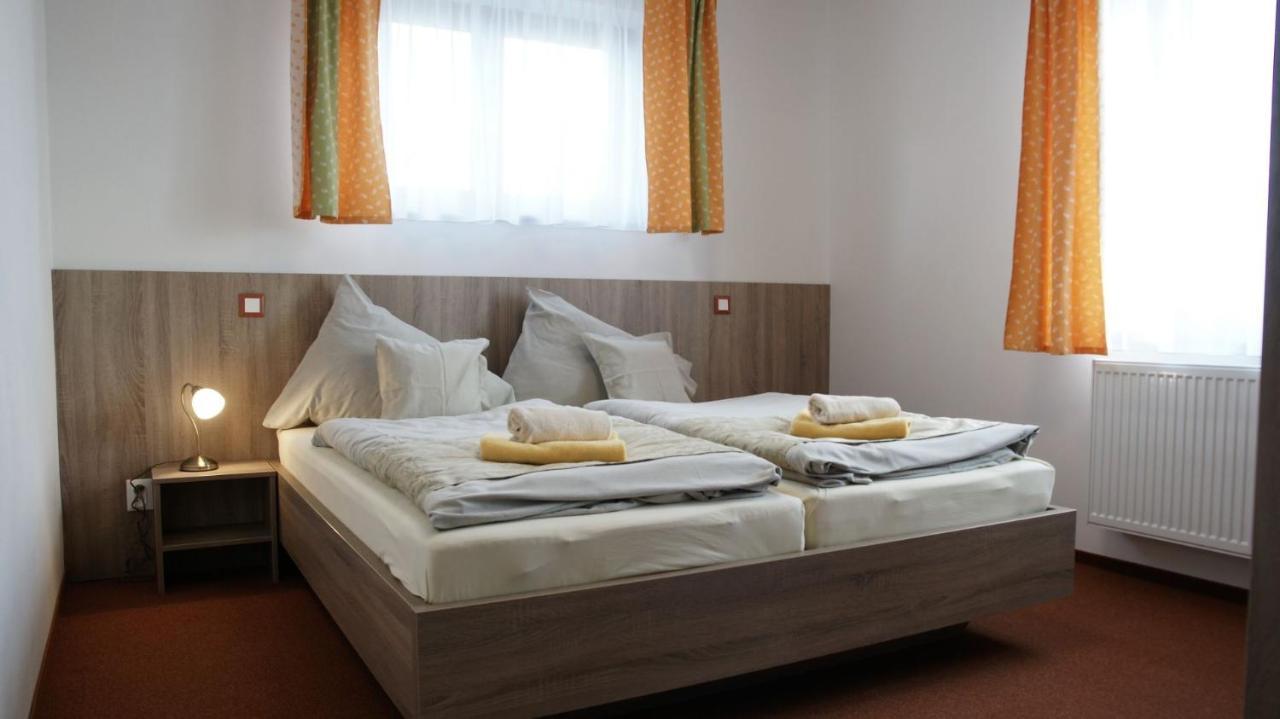 Farma Moulisovych Nezvestice